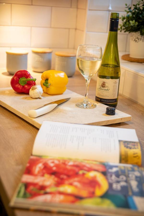Woodland Cottage - Private Courtyard - Pet Friendly Retreat In The Heart Of Windermere Esterno foto